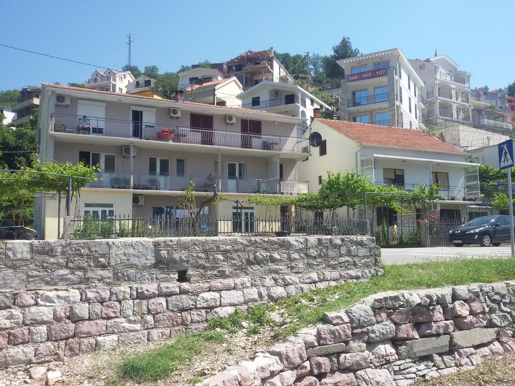Apartmani Ivana Tivat Exteriör bild